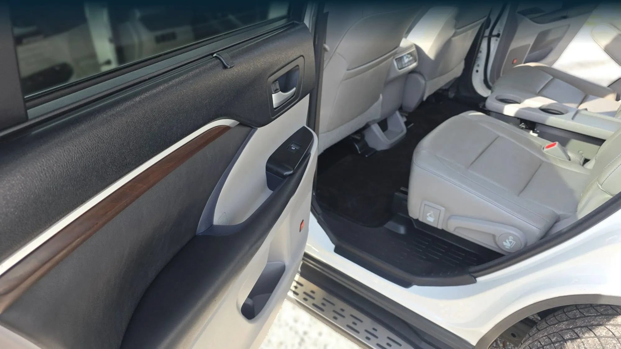 Used 2016 Toyota Highlander Limited FWD image 28