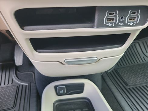 Used 2023 Chrysler Pacifica Touring-L FWD image 30
