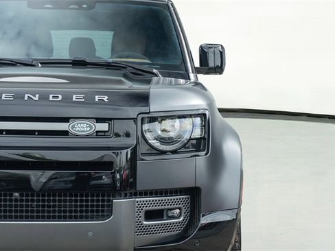 Used 2024 Land Rover Defender 90 Carpathian Edition image 10