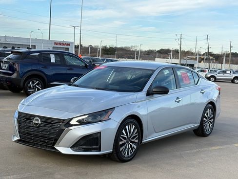 Certified 2024 Nissan Altima 2.5 SV image 5