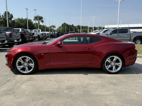 Used 2022 Chevrolet Camaro LT RWD image 8