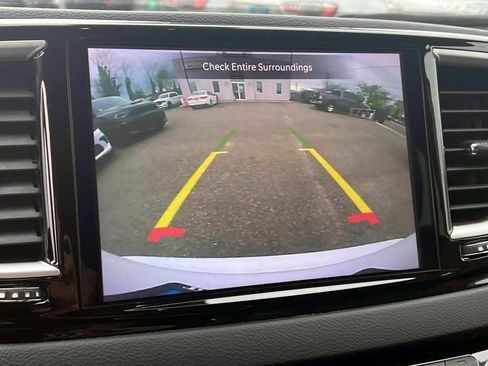 Certified 2023 Chrysler Pacifica Touring-L FWD image 32
