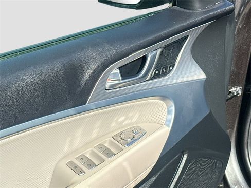 Used 2022 Genesis G70 3.3T image 18