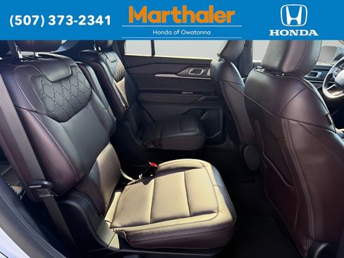 Used 2025 Ford Explorer Platinum w/ LUX Leather Package AWD/4WD image 17