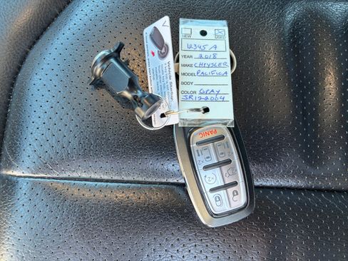 Used 2018 Chrysler Pacifica Touring-L Plus FWD image 30