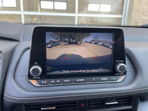 Used 2025 Nissan Rogue SV image 27