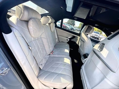 Used 2023 BMW i7 xDrive60 AWD/4WD image 25