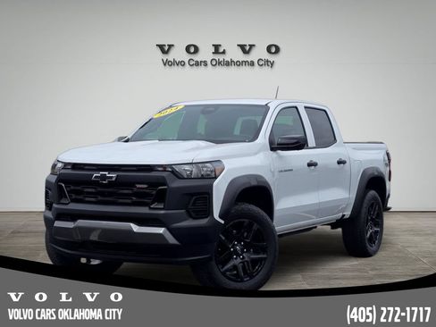 Used 2024 Chevrolet Colorado Trail Boss w/ Technology Package AWD/4WD image 1