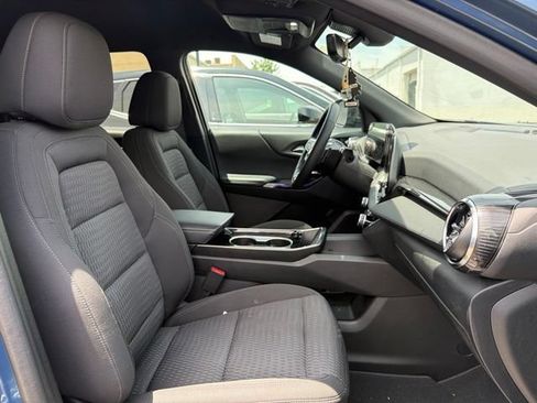 Used 2025 Chevrolet Equinox LT w/ Safety and Technology Package FWD image 27