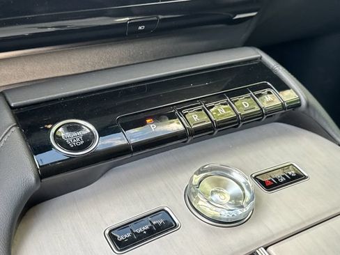 Used 2025 Lincoln Navigator L Reserve AWD/4WD image 16