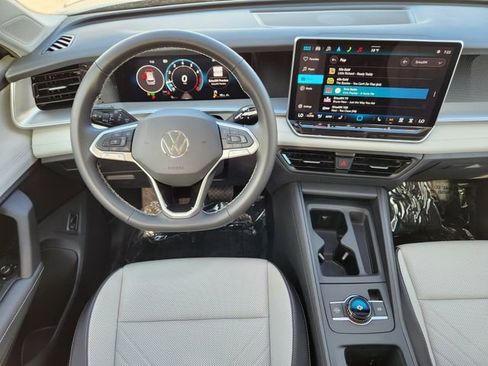 New 2025 Volkswagen Tiguan SE image 25