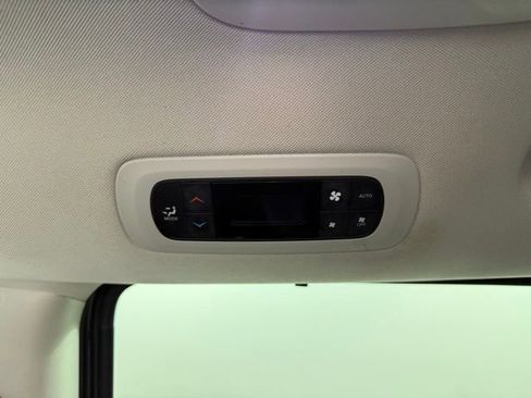 Used 2022 Chrysler Pacifica Touring-L FWD image 26