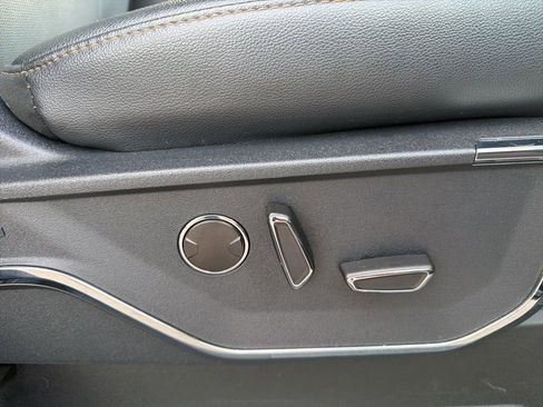 Used 2022 Ford F150 Lightning Lariat image 33