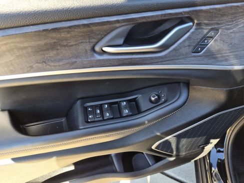 Used 2023 Jeep Grand Cherokee L Limited w/ Black Appearance Package image 12