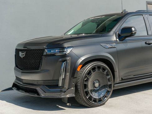 Used 2024 Cadillac Escalade Sport Platinum w/ LPO, ONYX Package image 20