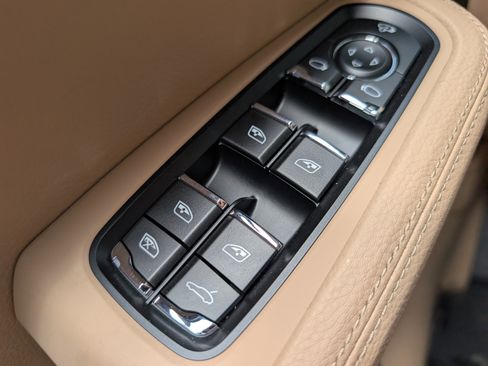 New 2025 Porsche Macan image 19