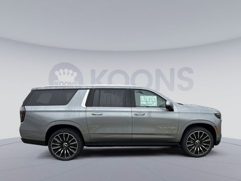 New 2026 Chevrolet Suburban High Country AWD/4WD image 8