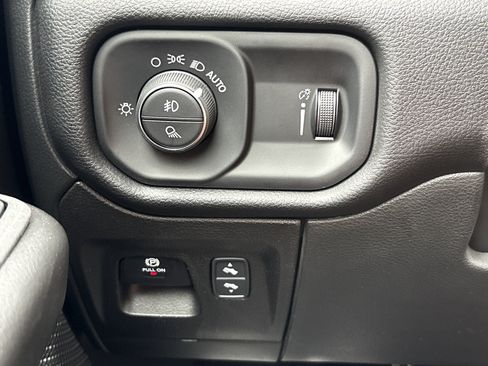 Certified 2025 RAM 1500 Big Horn w/ Night Edition AWD/4WD image 32