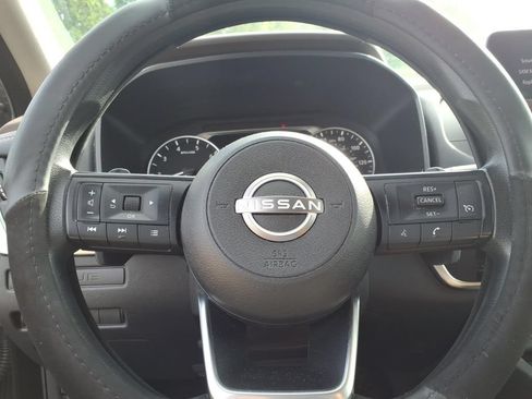 Used 2023 Nissan Rogue S AWD/4WD image 16