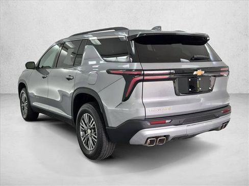 Used 2024 Chevrolet Traverse LT FWD image 8