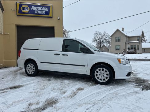 Used 2014 RAM C/V Tradesman image 5