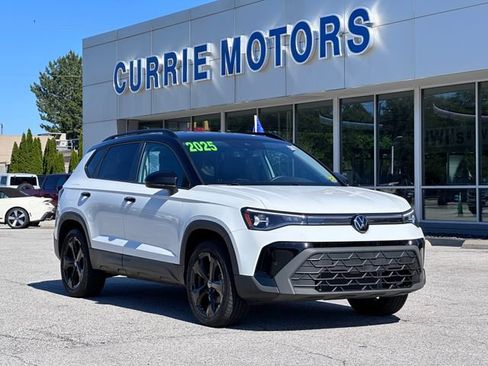 Used 2025 Volkswagen Taos SE AWD/4WD image 1
