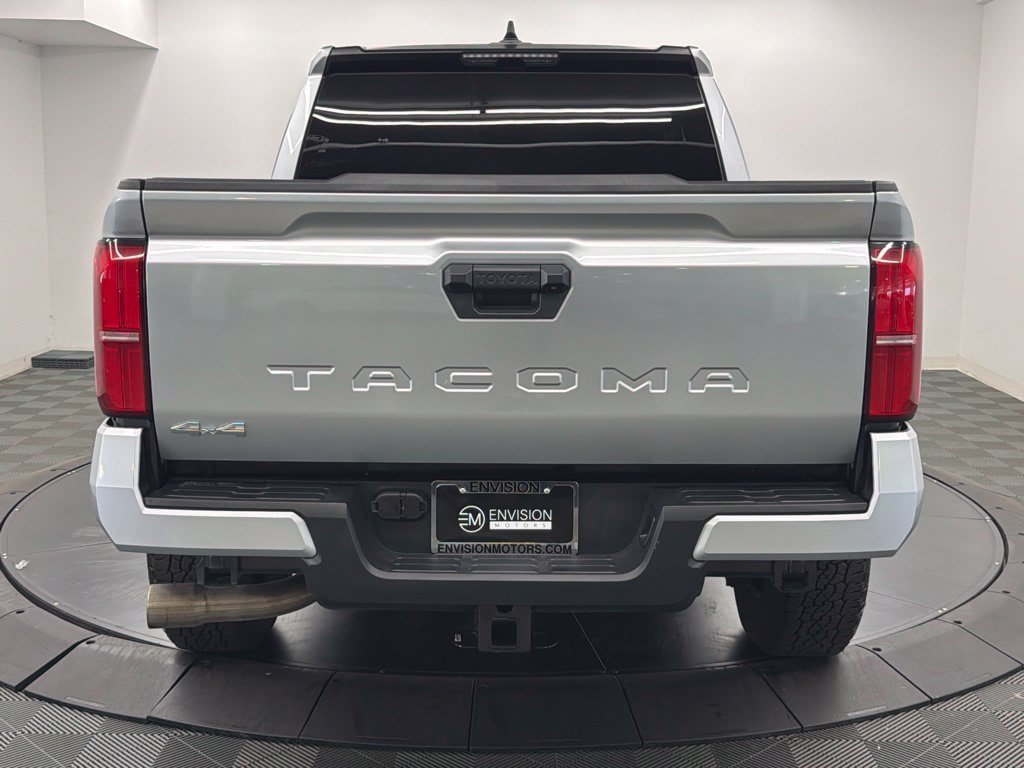 Certified 2025 Toyota Tacoma SR5 AWD/4WD image 11