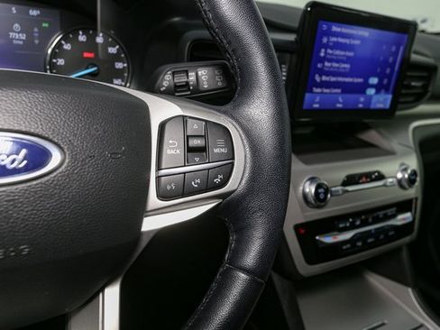 Used 2022 Ford Explorer XLT image 32