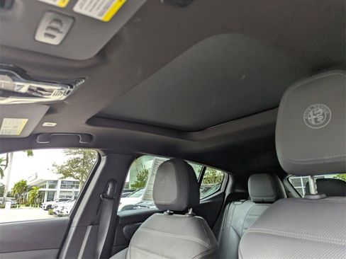 Used 2024 Alfa Romeo Tonale Ti image 12