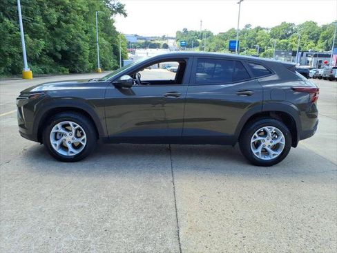 Used 2024 Chevrolet Trax LS w/ LS Convenience Package FWD image 5