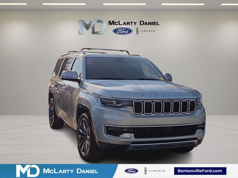 Used 2022 Jeep Wagoneer Series III w/ Premium Group I AWD/4WD image 1