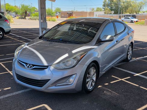 Used 2016 Hyundai Elantra SE w/ Option Group 02 FWD image 1