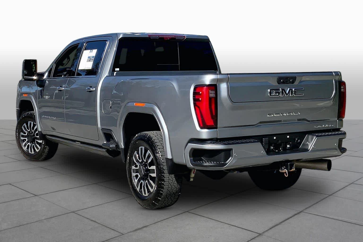 Used 2024 GMC Sierra 2500 Denali Ultimate w/ Max Trailering Package AWD/4WD image 12