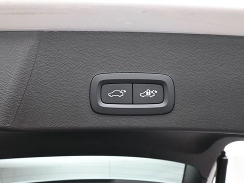 Used 2024 Volvo XC40 B5 Plus AWD/4WD image 30