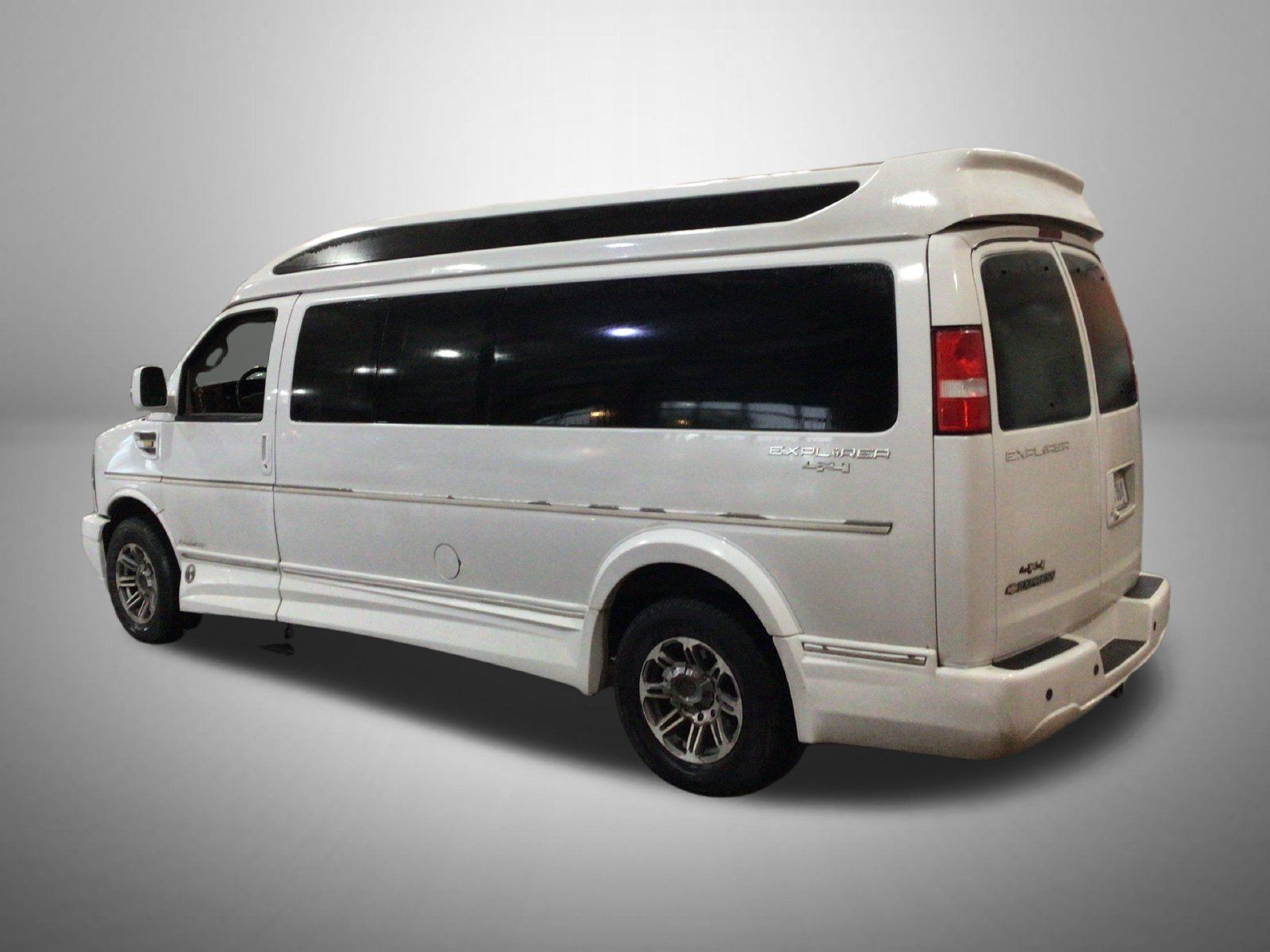 Used 2019 Chevrolet Express 2500 Extended w/ Enhanced Convenience Package RWD image 2