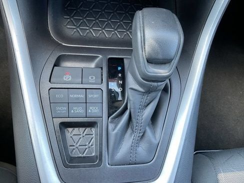 Used 2025 Toyota RAV4 XLE AWD/4WD image 33