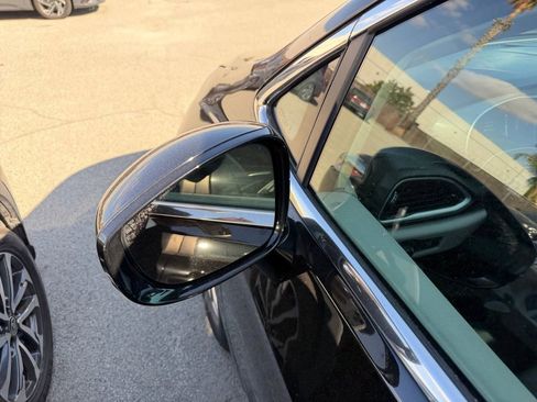 Used 2024 Chrysler Pacifica Touring-L image 34