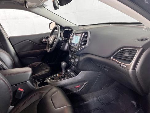 Used 2022 Jeep Cherokee Trailhawk w/ Sound & Nav Group AWD/4WD image 28