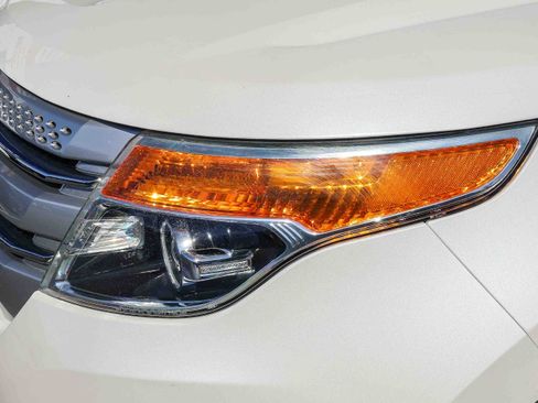 Used 2015 Ford Explorer XLT image 23