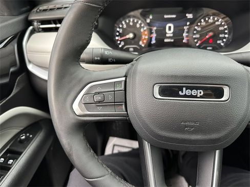 Used 2024 Jeep Compass Limited image 39
