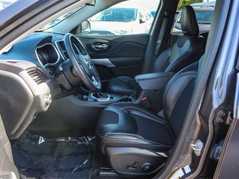 Used 2018 Jeep Cherokee Latitude Plus w/ Cold Weather Group image 17