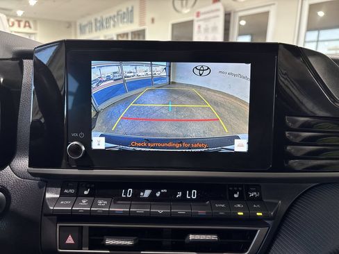 Used 2025 Toyota Camry SE w/ Convenience Package FWD image 18