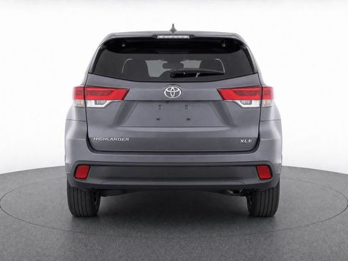 Used 2019 Toyota Highlander XLE FWD image 7