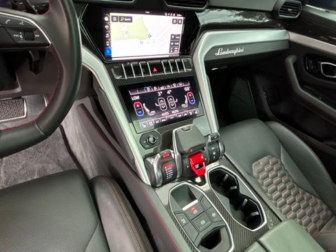 Used 2020 Lamborghini Urus AWD/4WD image 16