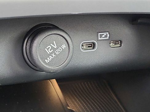 Used 2025 Volvo XC40 B5 Ultra w/ Protection Package Premier image 15