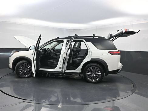 Used 2023 Nissan Pathfinder SL w/ SL Premium Package FWD image 39