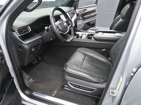 Used 2023 Jeep Grand Wagoneer Series III image 9
