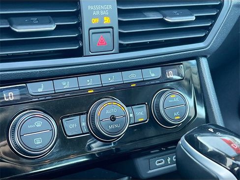 Used 2024 Volkswagen Jetta SE image 15