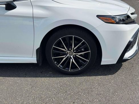 Used 2024 Toyota Camry SE AWD/4WD image 9