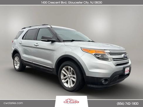 Used 2014 Ford Explorer XLT w/ Equipment Group 202A image 3